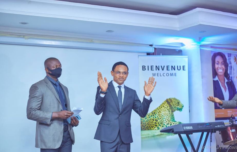 Prix-Grand-Kivu-Magazine : Satisfactions de la vingtaine des personnalités pour l’obtention de  leurs  trophées d’excellence