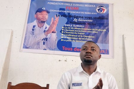 Emile Sumahili Miseka devant les jeunes ressortissant de Shabunda vivant en ville de Goma