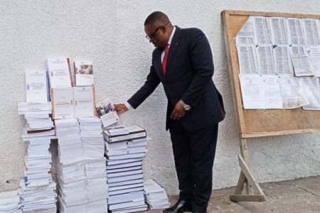 L’Université des Martyrs du Congo reçoit son premier lot des livres !